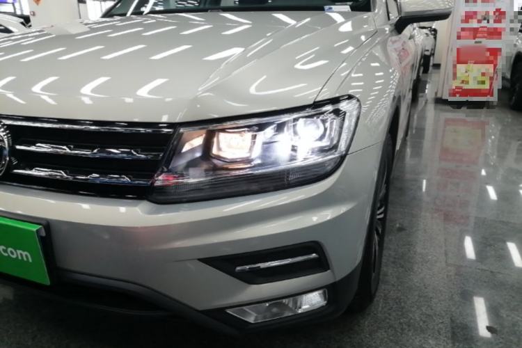 Used Volkswagen Tiguan L 2019 Updated Version 330TSI Automatic Two-Wheel Drive Panoramic Comfort Edition China VI Standard Left Front Headlight