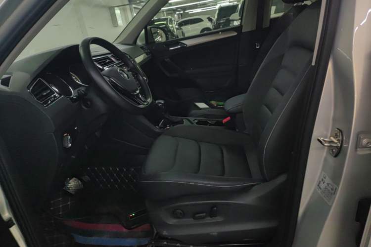 Used Volkswagen Tiguan L 2019 Updated Version 330TSI Automatic Two-Wheel Drive Panoramic Comfort Edition China VI Standard Left Front Seat