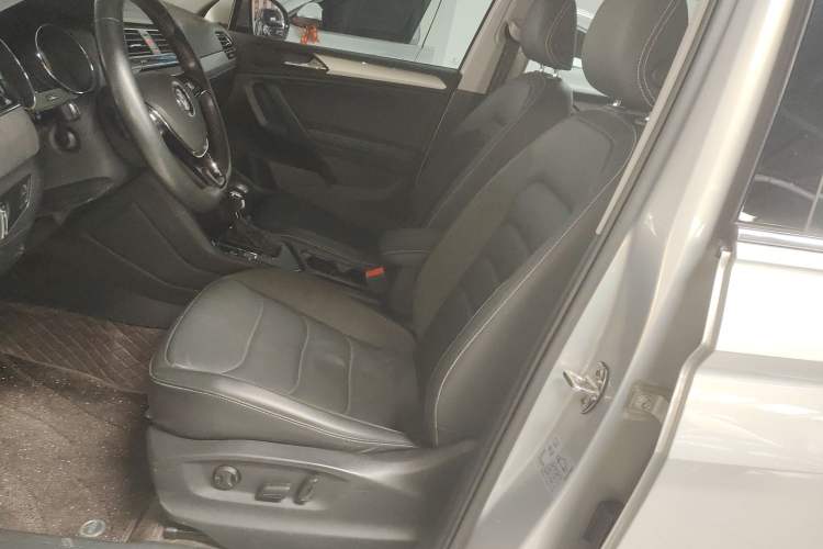 Used Volkswagen Tiguan L 2019 Revised 330TSI Automatic Two-Wheel Drive Smart & Luxury Edition China VI Standard Left Front Seat