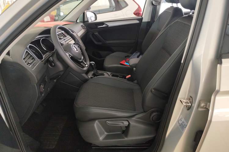 Used Volkswagen Tiguan L 2019 330TSI Automatic Two-Wheel Drive Luxury Edition China V Standard Left Front Seat