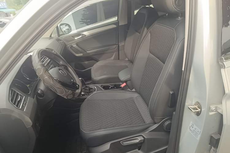 Used Volkswagen Tiguan L 2019 330TSI Automatic Two-Wheel Drive Luxury Edition China VI Standard Left Front Seat