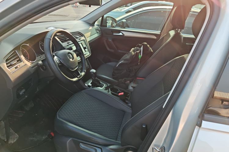 Used Volkswagen Tiguan L 2019 330TSI Automatic Two-Wheel Drive Luxury Edition China VI Standard Left Front Seat