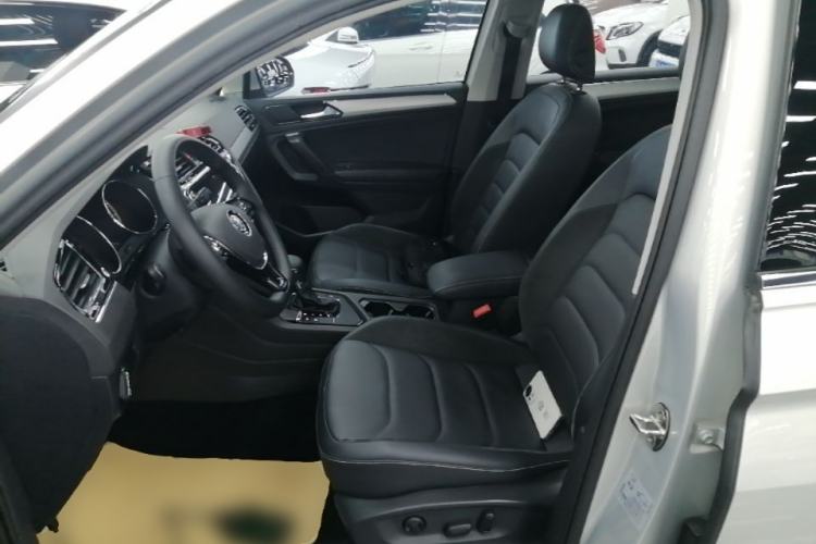 Used Volkswagen Tiguan L 2019 Updated Version 330TSI Automatic Two-Wheel Drive Panoramic Comfort Edition China VI Standard Left Front Seat