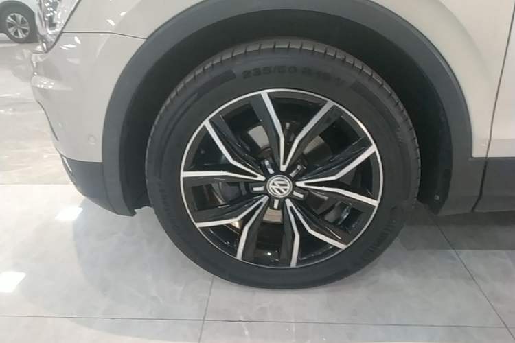 Used Volkswagen Tiguan L 2019 330TSI Automatic Two-Wheel Drive Smart Luxury Version China V Emission Standard Left Front Wheel Hub