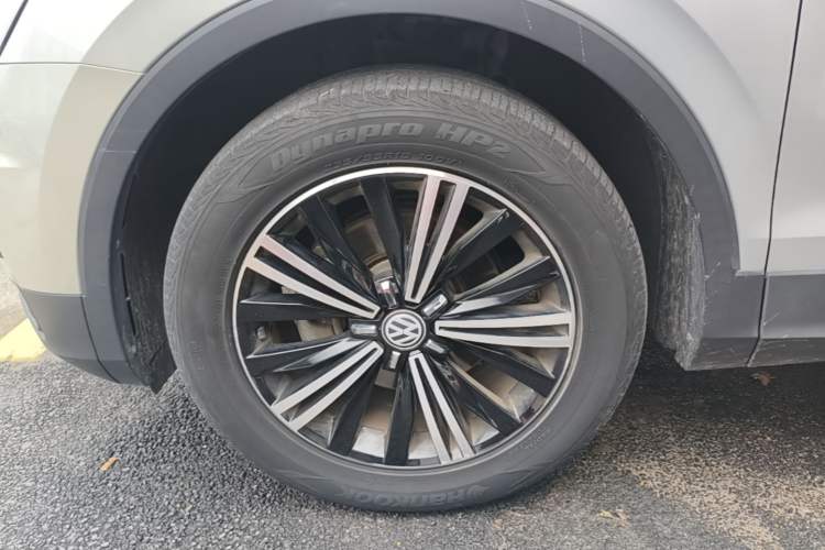 Used Volkswagen Tiguan L 2019 Revised Version 280TSI Automatic Two-Wheel Drive Panoramic Comfort Edition China VI Standard Left Front Wheel Hub