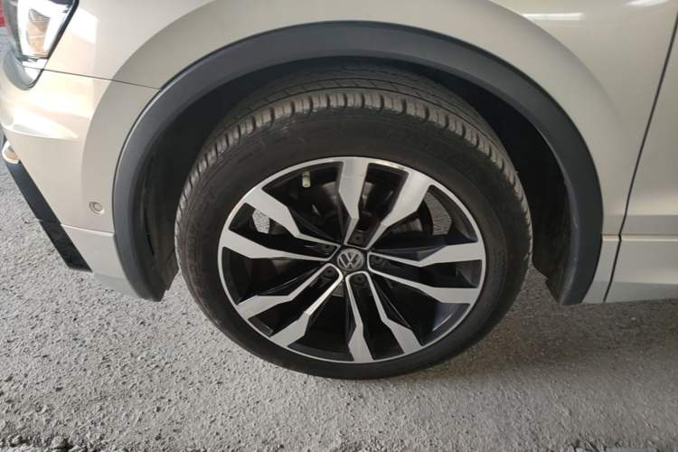 Used Volkswagen Tiguan L 2019 330TSI Automatic Two-Wheel Drive R-Line Flagship Model China VI Standard Left Front Wheel Hub