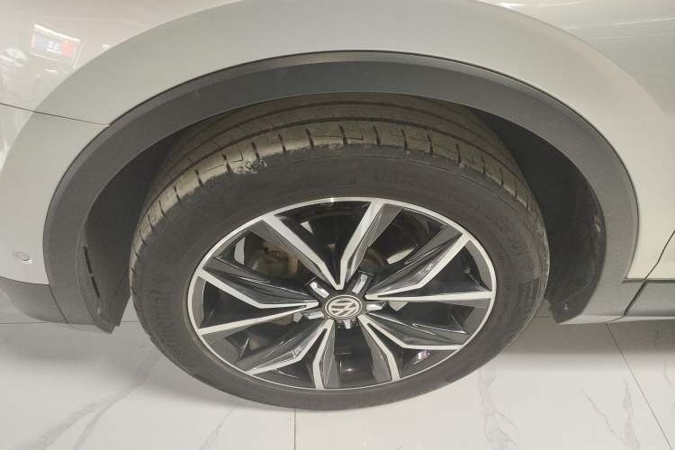 Used Volkswagen Tiguan L 2019 Revised 330TSI Automatic Two-Wheel Drive Smart & Luxury Edition China VI Standard Left Front Wheel Hub