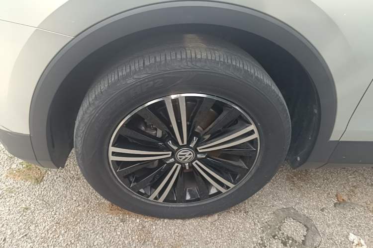 Used Volkswagen Tiguan L 2019 330TSI Automatic Two-Wheel Drive Luxury Edition China VI Standard Left Front Wheel Hub