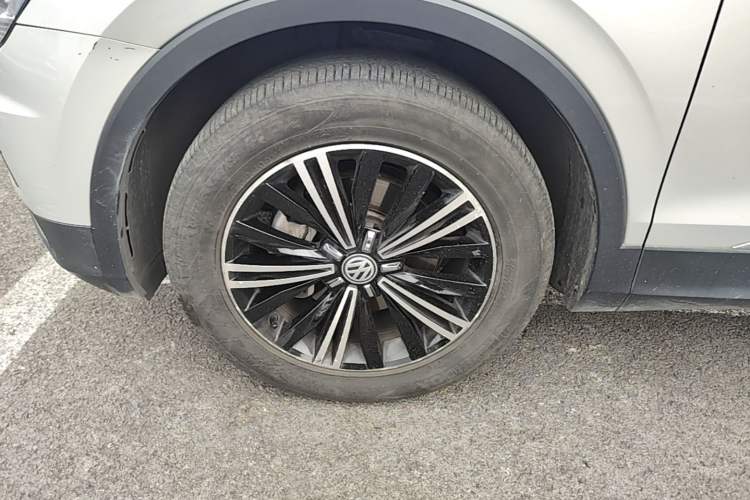 Used Volkswagen Tiguan L 2019 Updated Version 330TSI Automatic Two-Wheel Drive Panoramic Comfort Edition China VI Standard Left Front Wheel Hub