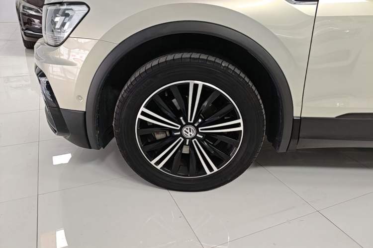 Used Volkswagen Tiguan L 2019 330TSI Automatic Two-Wheel Drive Luxury Edition China VI Standard Left Front Wheel Hub