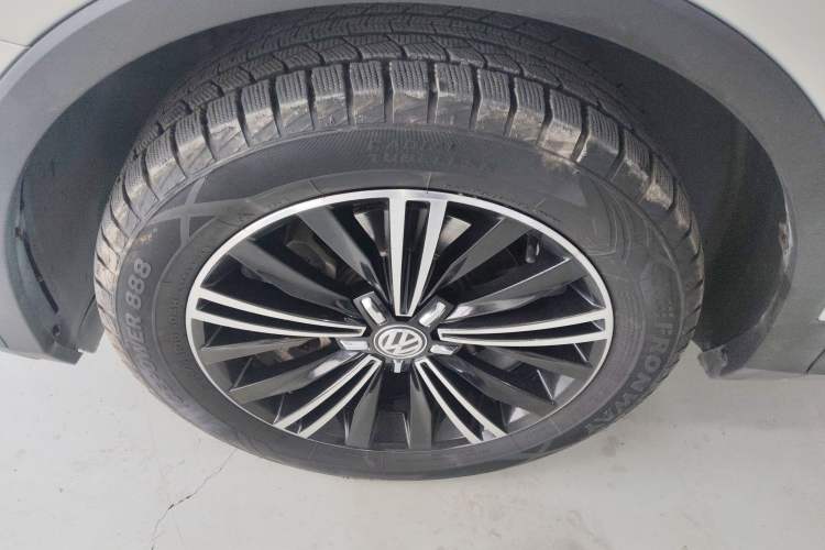 Used Volkswagen Tiguan L 2019 330TSI Automatic Two-Wheel Drive Panoramic Comfort Edition China VI Standard Left Front Wheel Hub