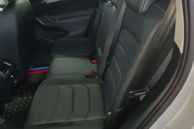Used Volkswagen Tiguan L 2019 Updated Version 330TSI Automatic Two-Wheel Drive Panoramic Comfort Edition China VI Standard Left Rear Seat
