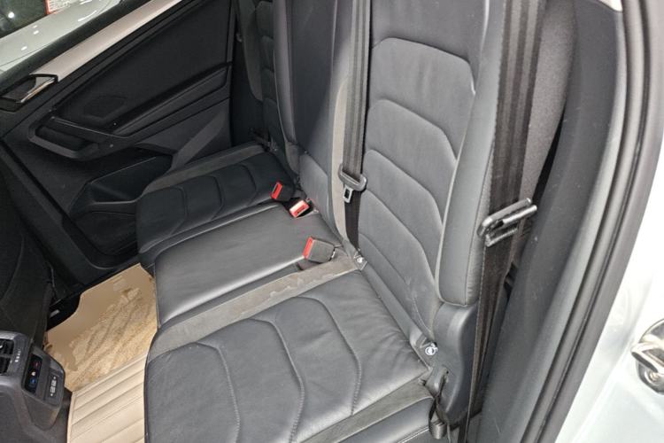 Used Volkswagen Tiguan L 2019 330TSI Automatic Two-Wheel Drive Smart Luxury Version China V Emission Standard Left Rear Seat