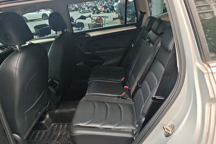 Used Volkswagen Tiguan L 2019 330TSI Automatic Two-Wheel Drive Smart Luxury Version China VI Standard Left Rear Seat