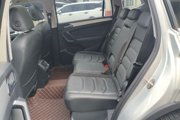 Used Volkswagen Tiguan L 2019 Revised Version 280TSI Automatic Two-Wheel Drive Panoramic Comfort Edition China VI Standard Left Rear Seat