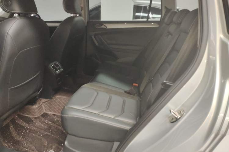 Used Volkswagen Tiguan L 2019 Revised 330TSI Automatic Two-Wheel Drive Smart & Luxury Edition China VI Standard Left Rear Seat