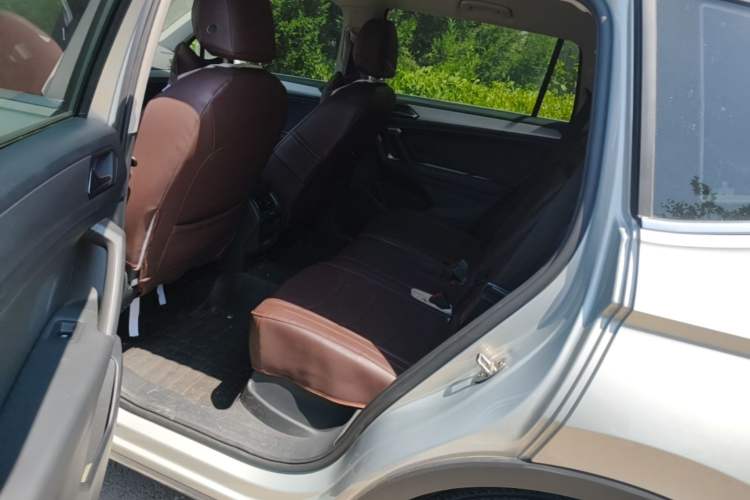 Used Volkswagen Tiguan L 2019 330TSI Automatic Two-Wheel Drive Luxury Edition China VI Standard Left Rear Seat