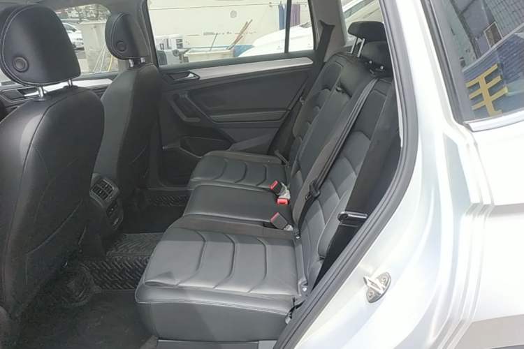 Used Volkswagen Tiguan L 2019 Revised 330TSI Automatic Two-Wheel Drive Smart & Luxury Edition China VI Standard Left Rear Seat