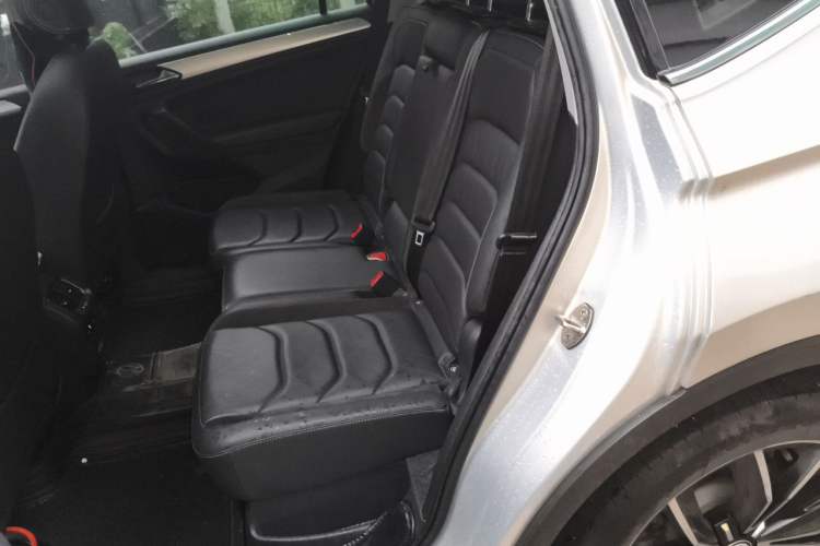 Used Volkswagen Tiguan L 2019 Revised Version 330TSI Automatic Two-Wheel Drive Intelligent Luxury Edition China V Standard Left Rear Seat