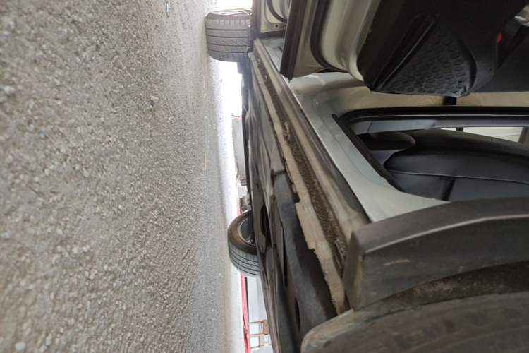 Used Volkswagen Tiguan L 2019 330TSI Automatic Two-Wheel Drive R-Line Flagship Model China VI Standard Left Side Sill