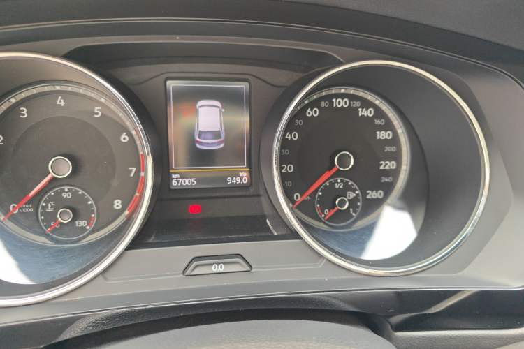 Used Volkswagen Tiguan L 2019 330TSI Automatic Two-Wheel Drive Panoramic Comfort Edition China VI Standard Odometer Close Up