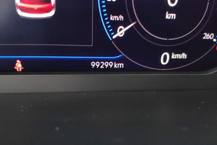 Used Volkswagen Tiguan L 2019 330TSI Automatic Two-Wheel Drive Smart Luxury Version China VI Standard Odometer Close Up