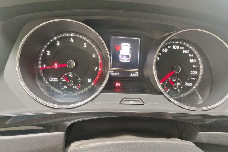 Used Volkswagen Tiguan L 2019 330TSI Automatic Two-Wheel Drive Smart Luxury Version China VI Standard Odometer Close Up