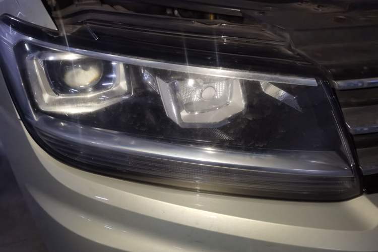 Used Volkswagen Tiguan L 2019 330TSI Automatic Two-Wheel Drive Smart Luxury Version China VI Standard Right Front Headlight