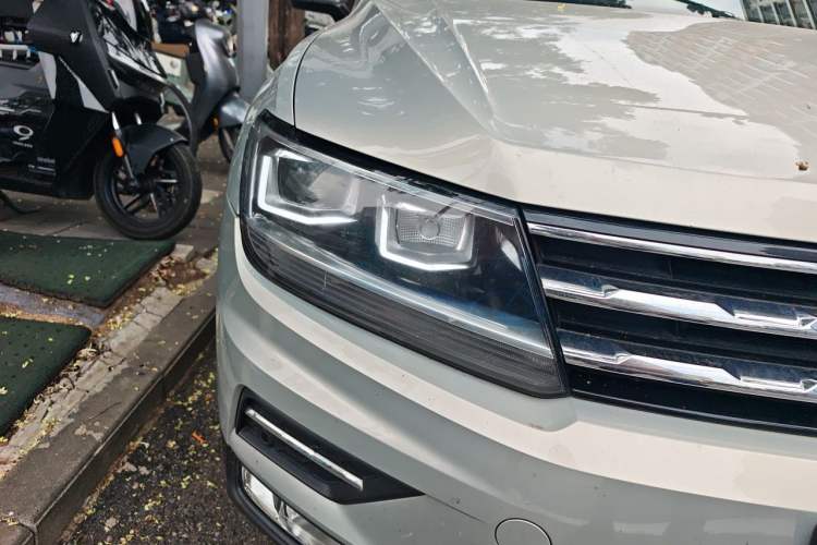 Used Volkswagen Tiguan L 2019 330TSI Automatic Two-Wheel Drive Smart Luxury Version China VI Standard Right Front Headlight