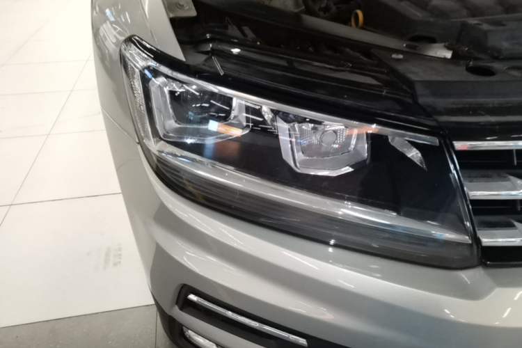 Used Volkswagen Tiguan L 2019 330TSI Automatic Two-Wheel Drive Panoramic Comfort Edition China VI Standard Right Front Headlight