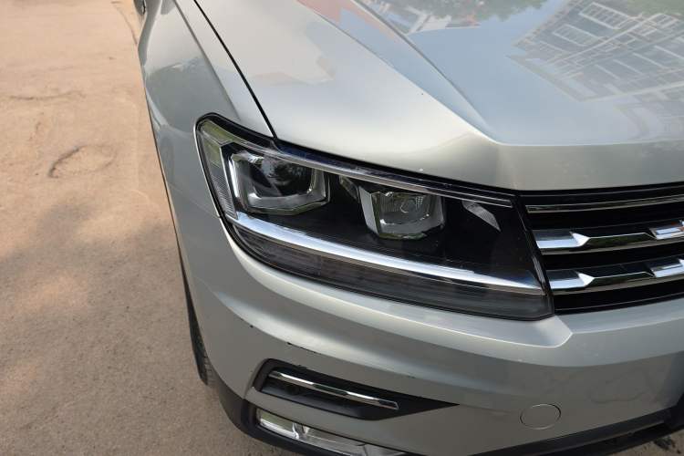 Used Volkswagen Tiguan L 2019 Revised 330TSI Automatic Two-Wheel Drive Smart & Luxury Edition China VI Standard Right Front Headlight