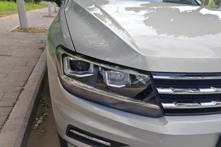 Used Volkswagen Tiguan L 2019 330TSI Automatic Two-Wheel Drive Smart Luxury Version China VI Standard Right Front Headlight