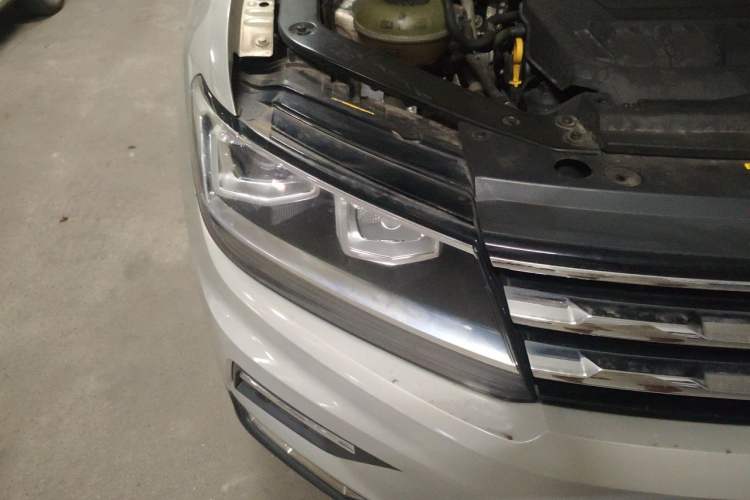 Used Volkswagen Tiguan L 2019 330TSI Automatic Two-Wheel Drive Smart Luxury Version China VI Standard Right Front Headlight