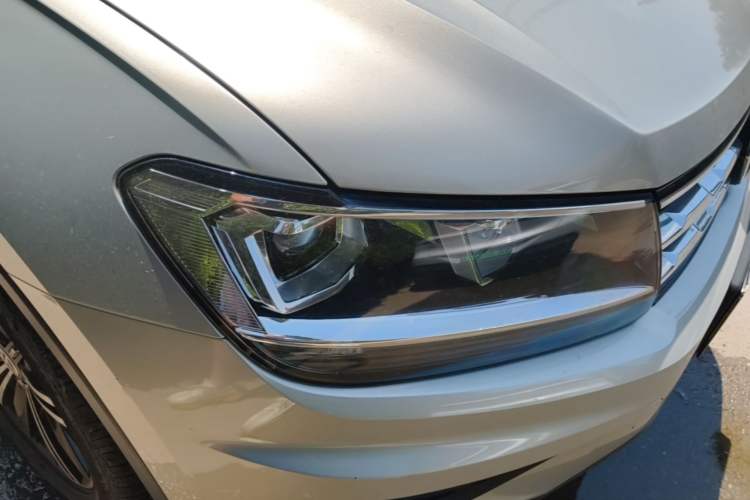 Used Volkswagen Tiguan L 2019 330TSI Automatic Two-Wheel Drive Luxury Edition China VI Standard Right Front Headlight