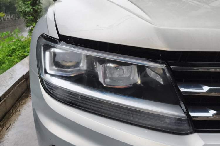 Used Volkswagen Tiguan L 2019 Revised Version 330TSI Automatic Two-Wheel Drive Intelligent Luxury Edition China V Standard Right Front Headlight