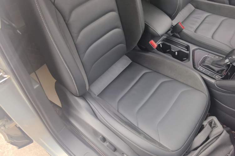 Used Volkswagen Tiguan L 2019 330TSI Automatic Two-Wheel Drive Panoramic Comfort Edition China VI Standard Right Front Seat
