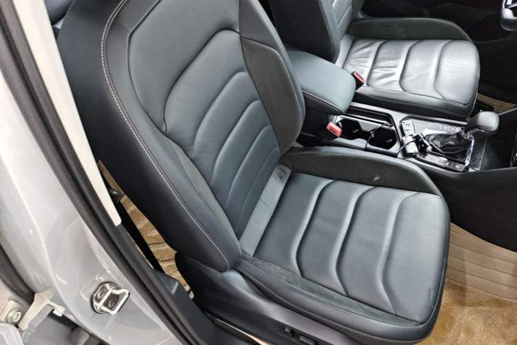 Used Volkswagen Tiguan L 2019 330TSI Automatic Two-Wheel Drive Smart Luxury Version China V Emission Standard Right Front Seat