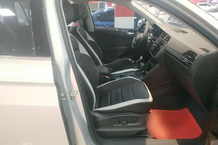 Used Volkswagen Tiguan L 2019 330TSI Automatic Two-Wheel Drive Smart Luxury Version China V Emission Standard Right Front Seat