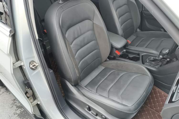 Used Volkswagen Tiguan L 2019 Revised Version 280TSI Automatic Two-Wheel Drive Panoramic Comfort Edition China VI Standard Right Front Seat