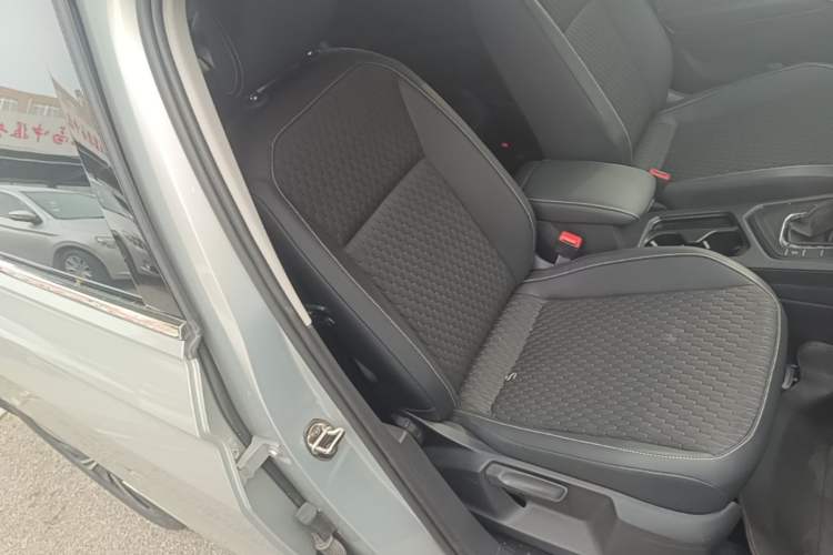 Used Volkswagen Tiguan L 2019 330TSI Automatic Two-Wheel Drive Luxury Edition China VI Standard Right Front Seat