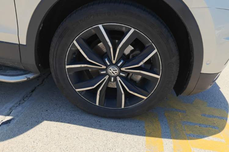 Used Volkswagen Tiguan L 2019 330TSI Automatic Two-Wheel Drive Smart Luxury Version China VI Standard Right Front Wheel Hub