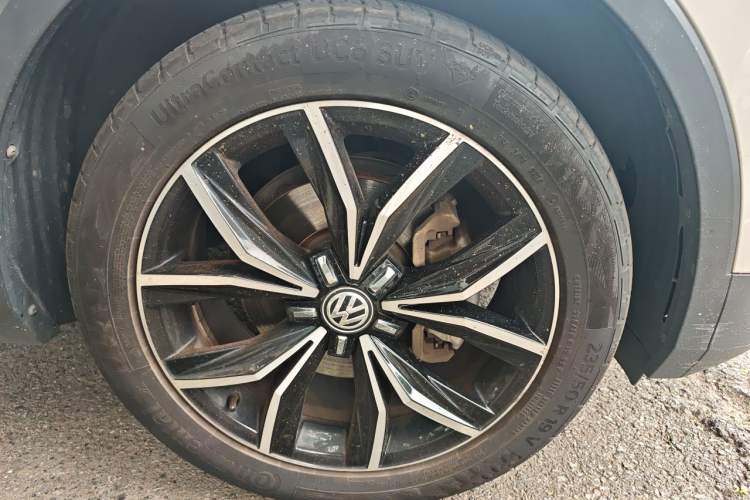 Used Volkswagen Tiguan L 2019 330TSI Automatic Two-Wheel Drive Smart Luxury Version China VI Standard Right Front Wheel Hub