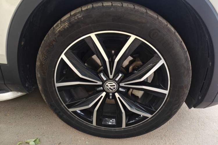 Used Volkswagen Tiguan L 2019 330TSI Automatic Two-Wheel Drive Smart Luxury Version China VI Standard Right Front Wheel Hub