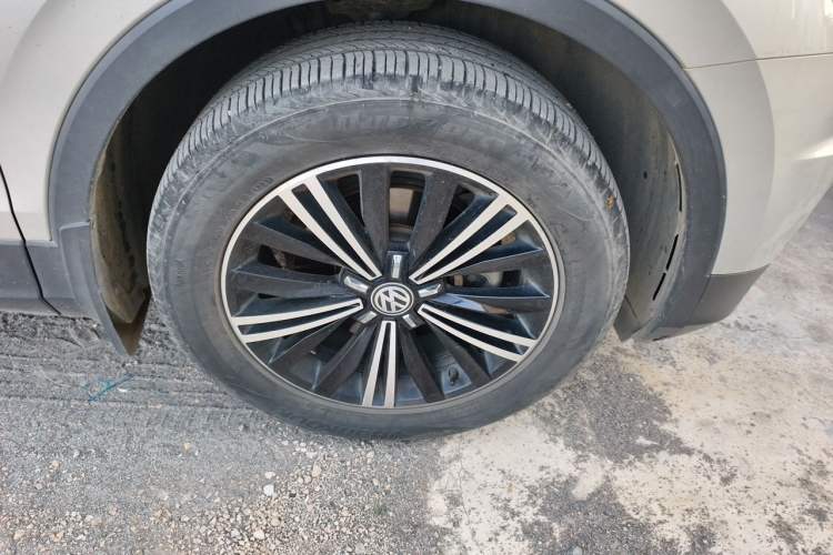 Used Volkswagen Tiguan L 2019 330TSI Automatic Two-Wheel Drive Panoramic Comfort Edition China VI Standard Right Front Wheel Hub