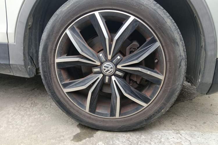 Used Volkswagen Tiguan L 2019 330TSI Automatic Two-Wheel Drive Smart Luxury Version China VI Standard Right Front Wheel Hub