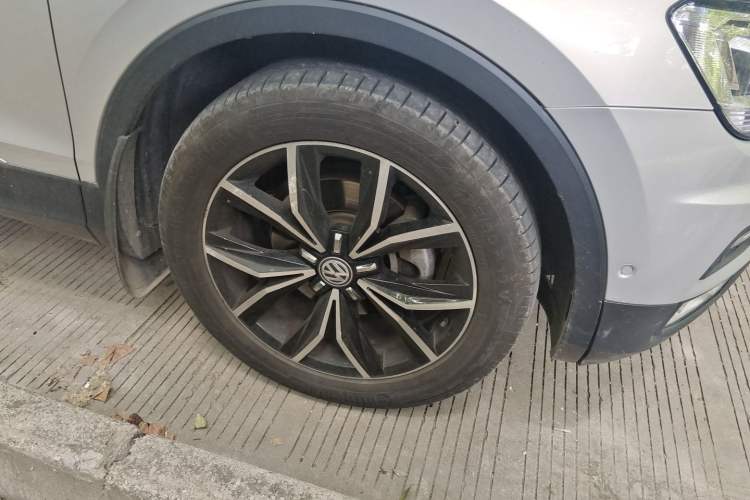 Used Volkswagen Tiguan L 2019 330TSI Automatic Two-Wheel Drive Smart Luxury Version China VI Standard Right Front Wheel Hub