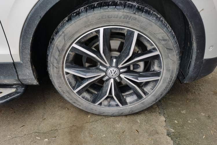 Used Volkswagen Tiguan L 2019 380TSI Automatic All-Wheel Drive Luxury Edition China VI Standard Right Front Wheel Hub