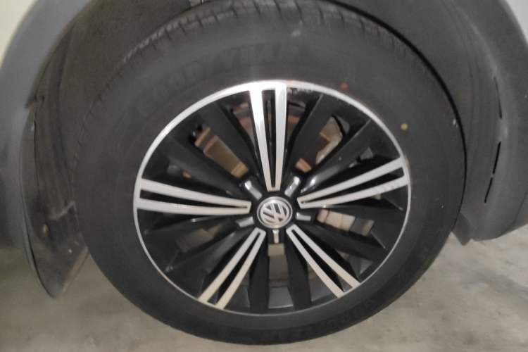 Used Volkswagen Tiguan L 2019 330TSI Automatic Two-Wheel Drive Panoramic Comfort Edition China V Standard Right Front Wheel Hub
