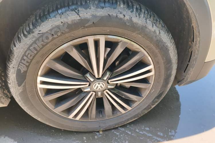 Used Volkswagen Tiguan L 2019 330TSI Automatic Two-Wheel Drive Luxury Edition China VI Standard Right Front Wheel Hub