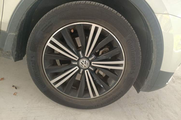 Used Volkswagen Tiguan L 2019 330TSI Automatic Two-Wheel Drive Panoramic Comfort Edition China VI Standard Right Front Wheel Hub